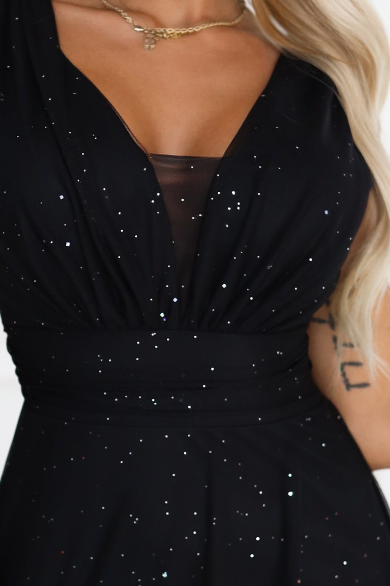 Numoco Basic 637-2 Long evening dress with a glitter accent and a deep neckline - black-5